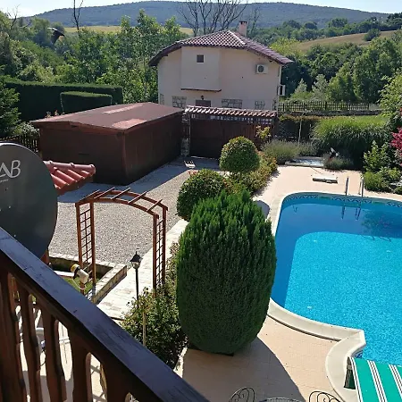 12. Des Hirondelles. Сasa de vacaciones Osenovo